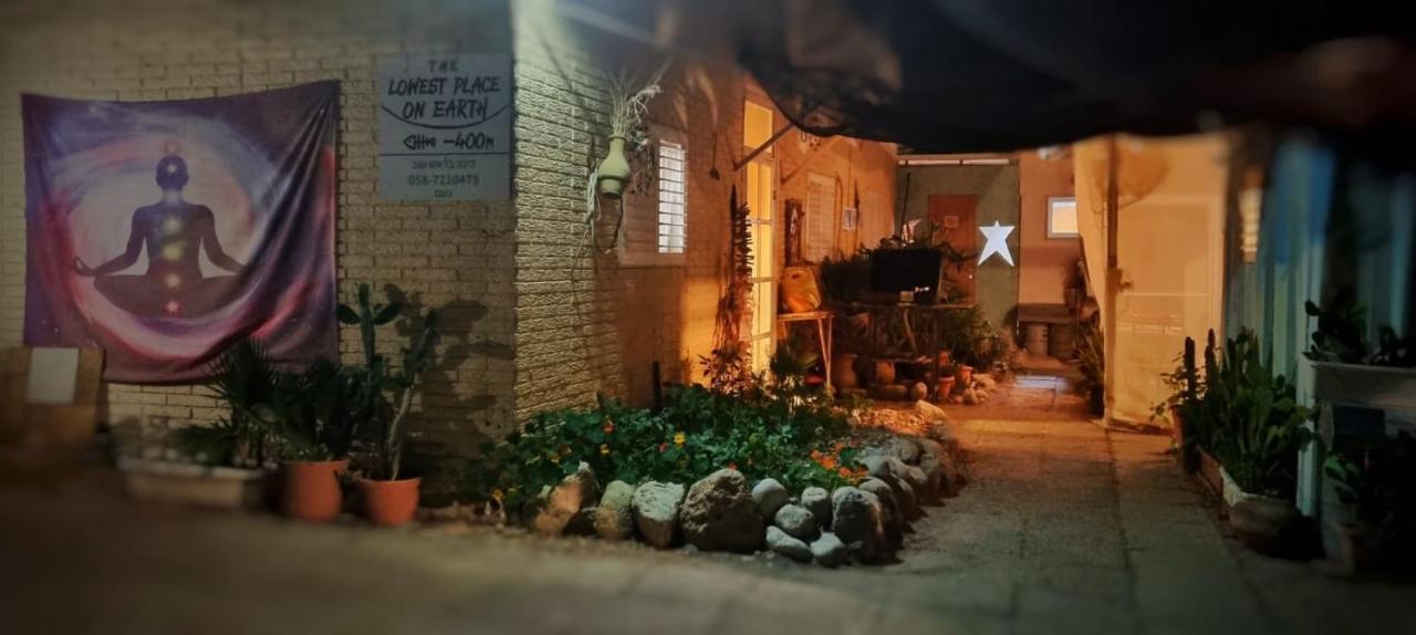נאות הכיכר The Lowest Place On Earth B&B מראה חיצוני תמונה