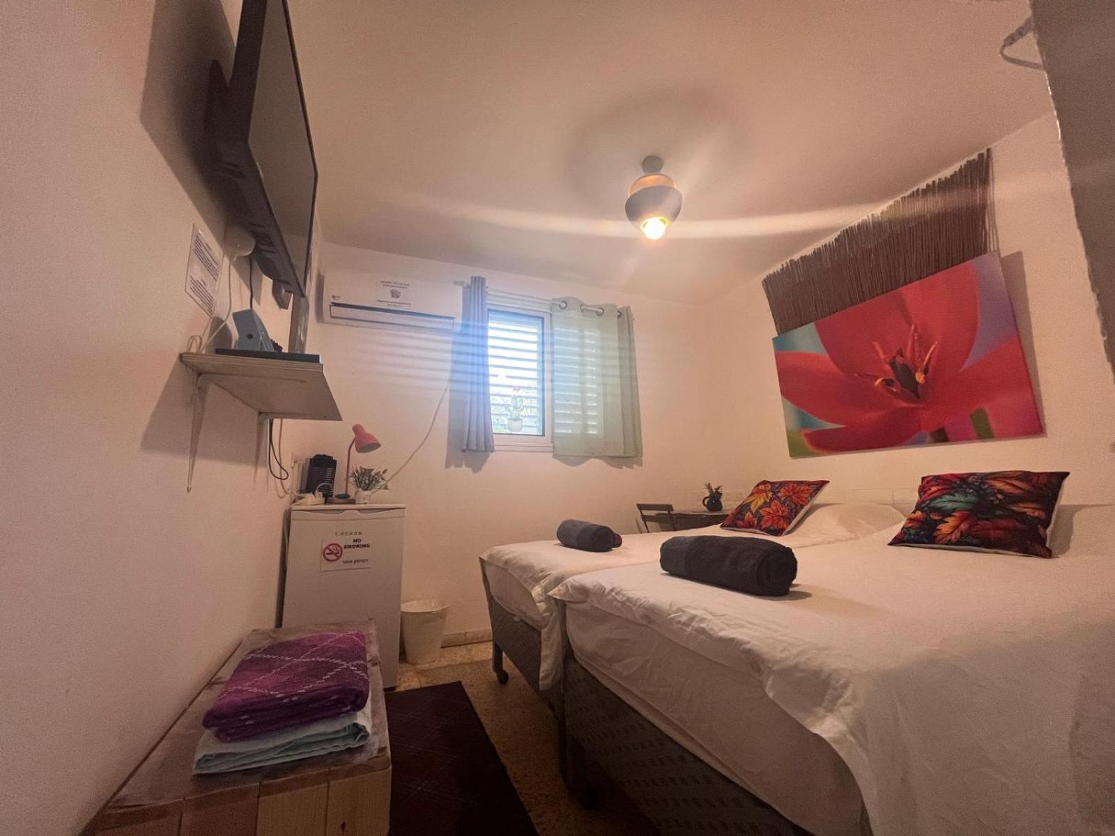 נאות הכיכר The Lowest Place On Earth B&B מראה חיצוני תמונה
